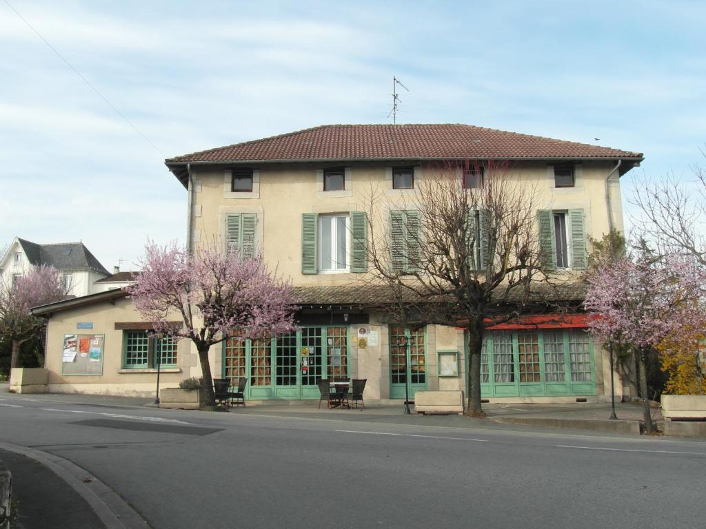 Hôtel Restaurant Le Périgord Maurs Exterior foto